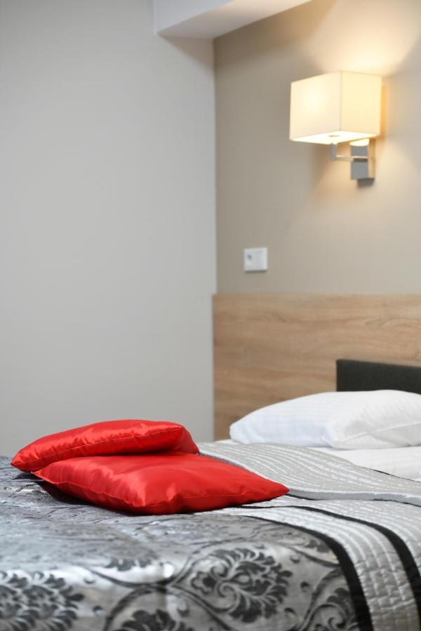 Fotex Bed and Breakfast Ząbki Buitenkant foto