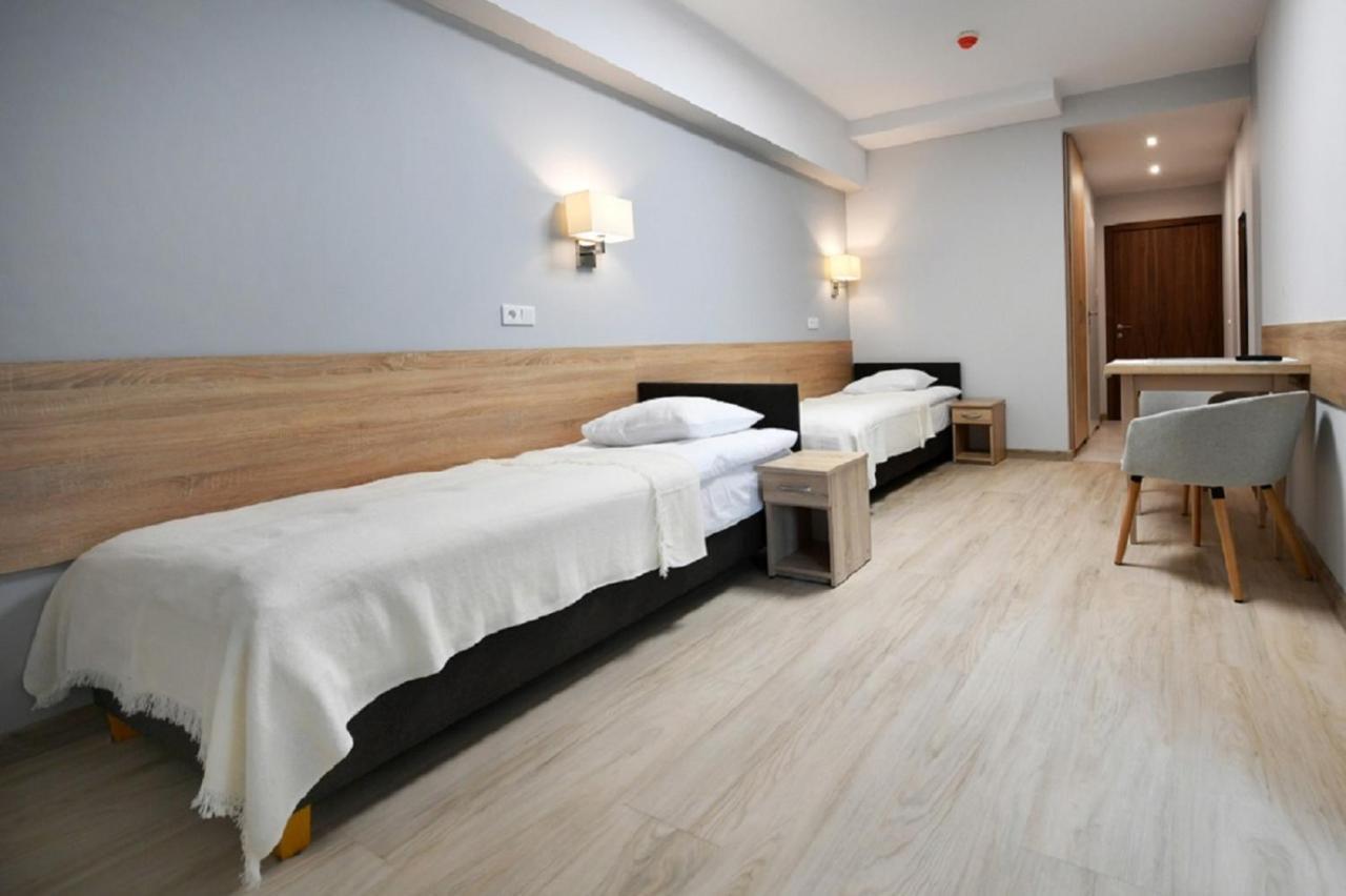 Fotex Bed and Breakfast Ząbki Buitenkant foto